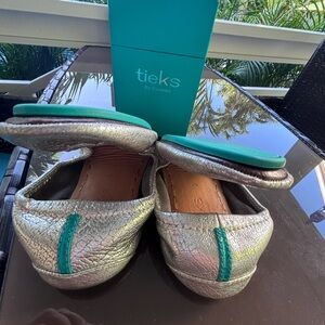 Tieks Ballet slippers. Size 9 in Silver Screen